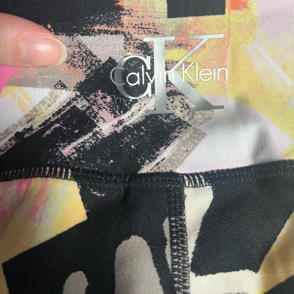 Calvin Klein Women's Abstract Graphic Bike Shorts - Picture 5 of 9